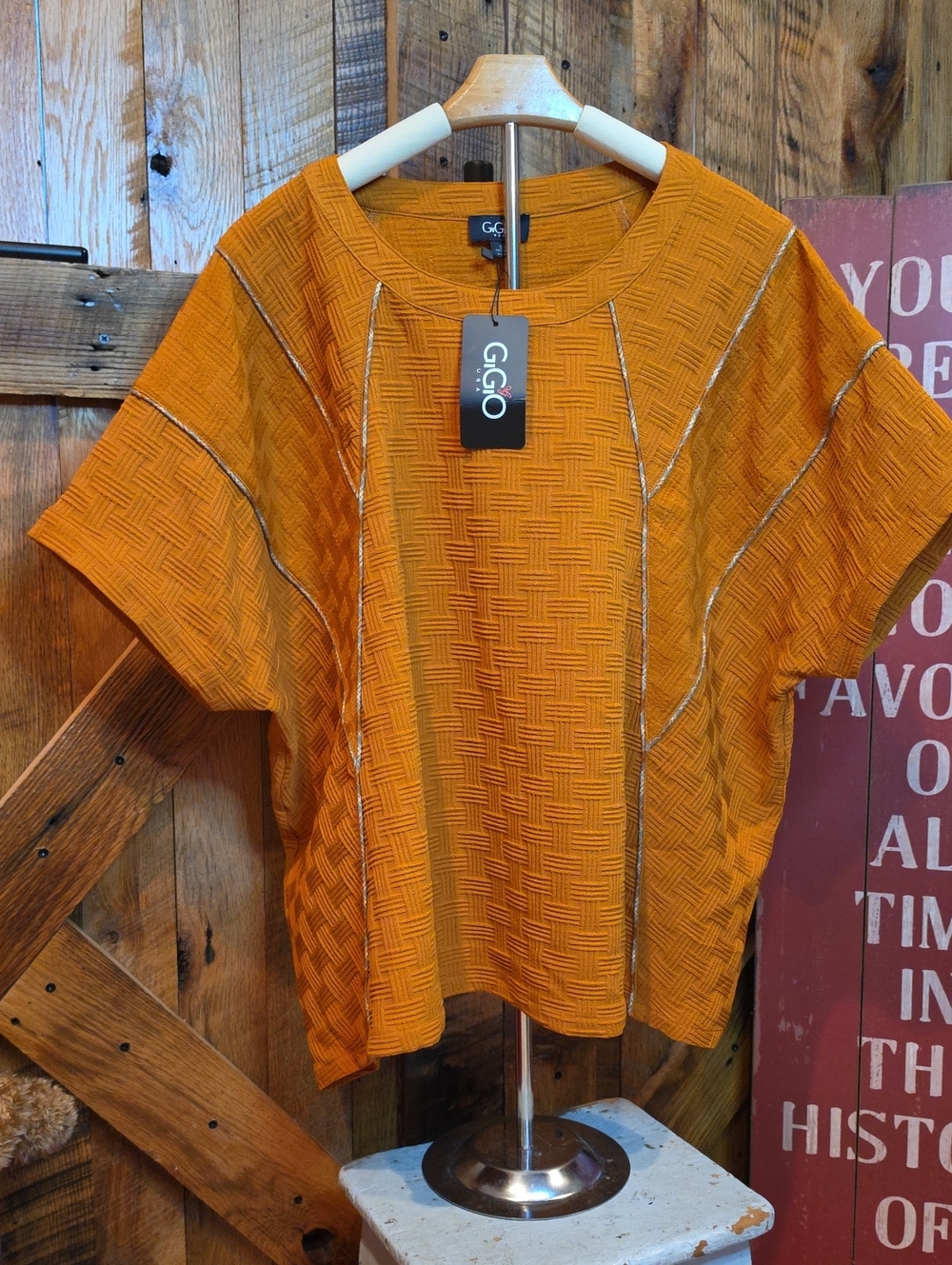 098p GigiO Amber Textured Short-Sleeve Tunic with Plaid Accents
